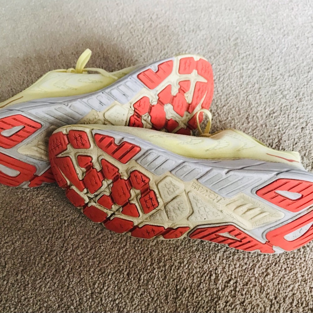 Hokas One Arahi 6 Women’s Size 9 Running Shoes Yellow Athletic Sneakers Gym - Picture 3 of 12